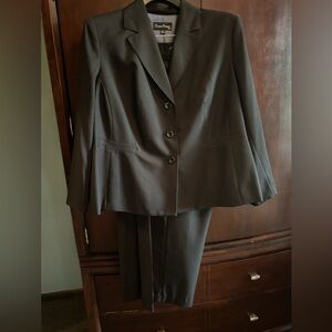 Evan Picone Black Suit